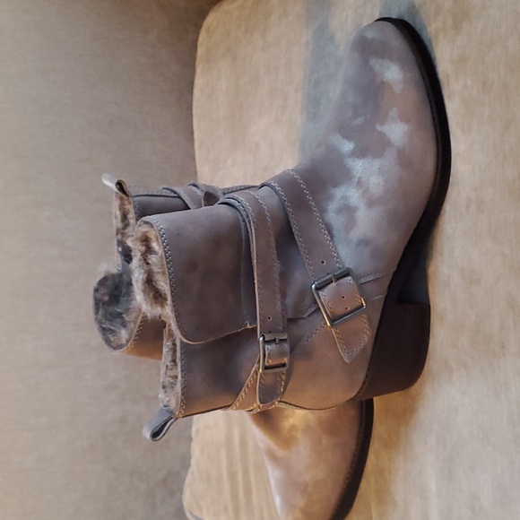 Lucky Brand Metallic Beige Soft Suede Faux Fur Cordeena Ankle Boots Size 11 NWOT - Picture 2 of 12